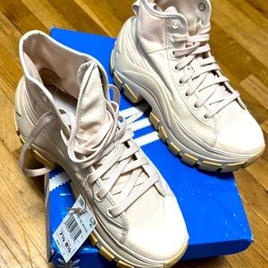 Nizza- Hi Halo Ivory Adidas hiking sneaker boots